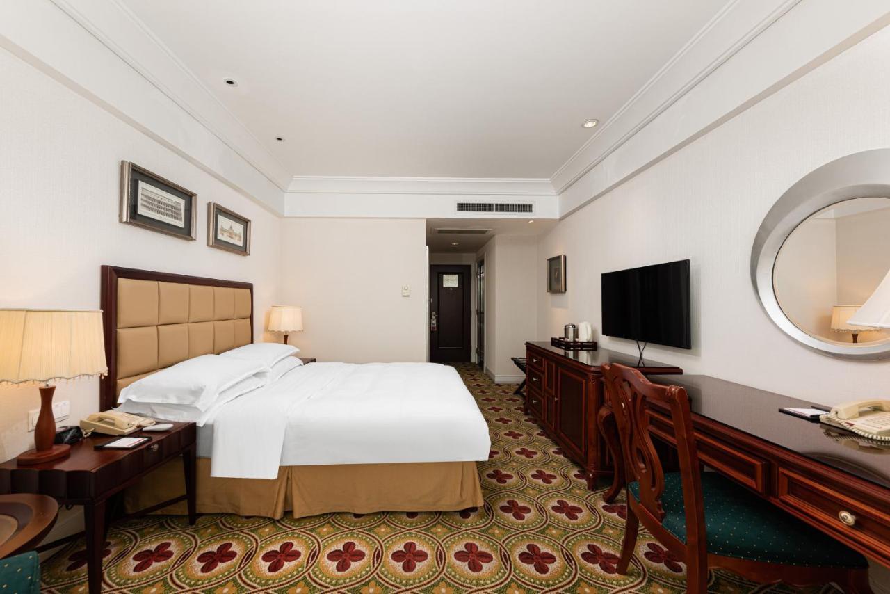 Ramada Plaza Optics Valley Hotel Wuhan Exteriör bild