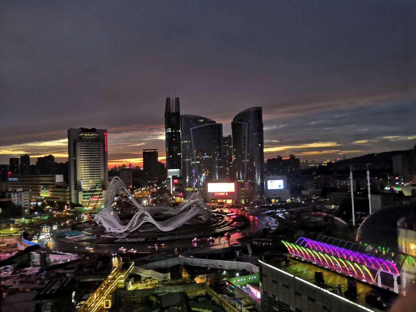 Ramada Plaza Optics Valley Hotel Wuhan Exteriör bild