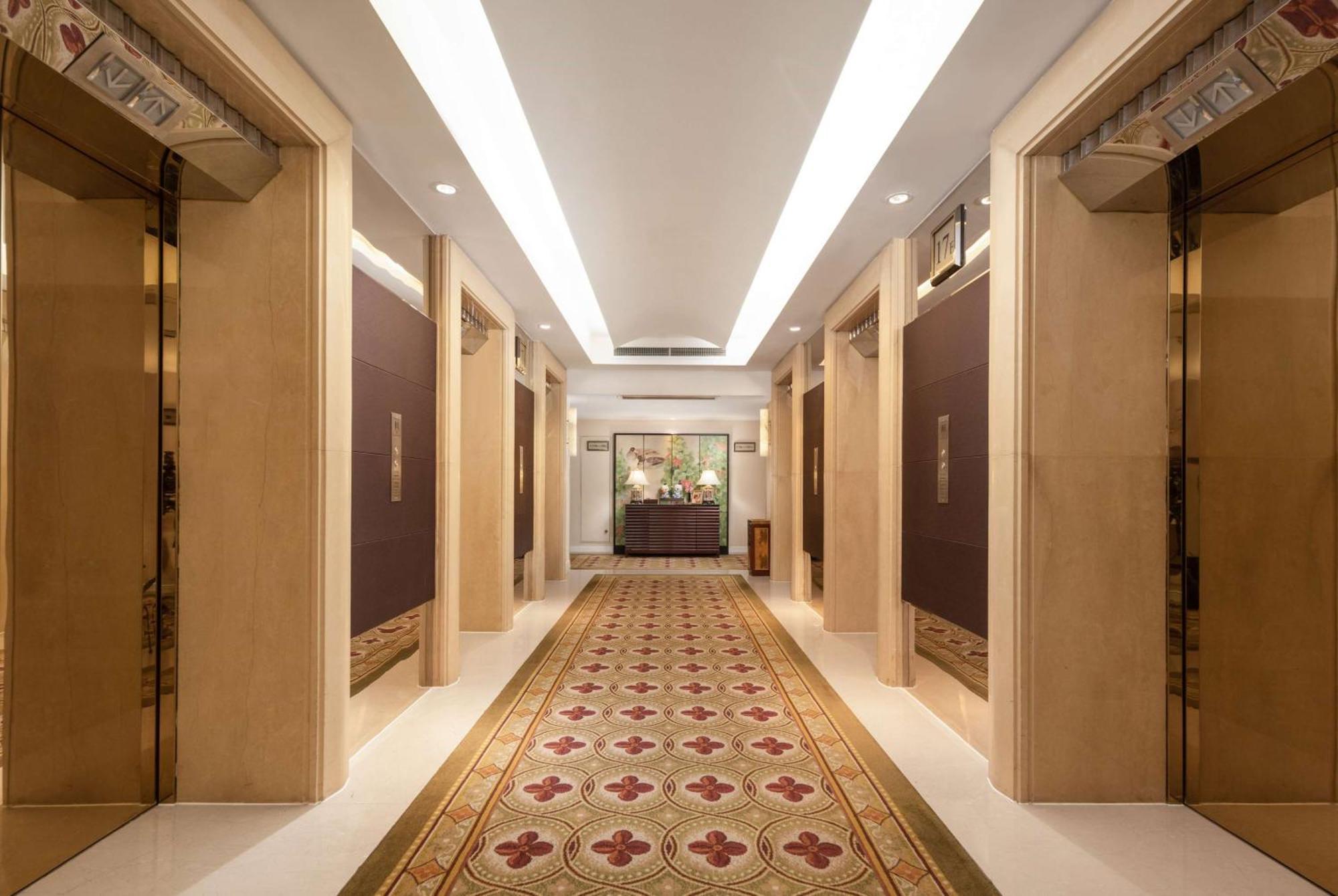 Ramada Plaza Optics Valley Hotel Wuhan Exteriör bild