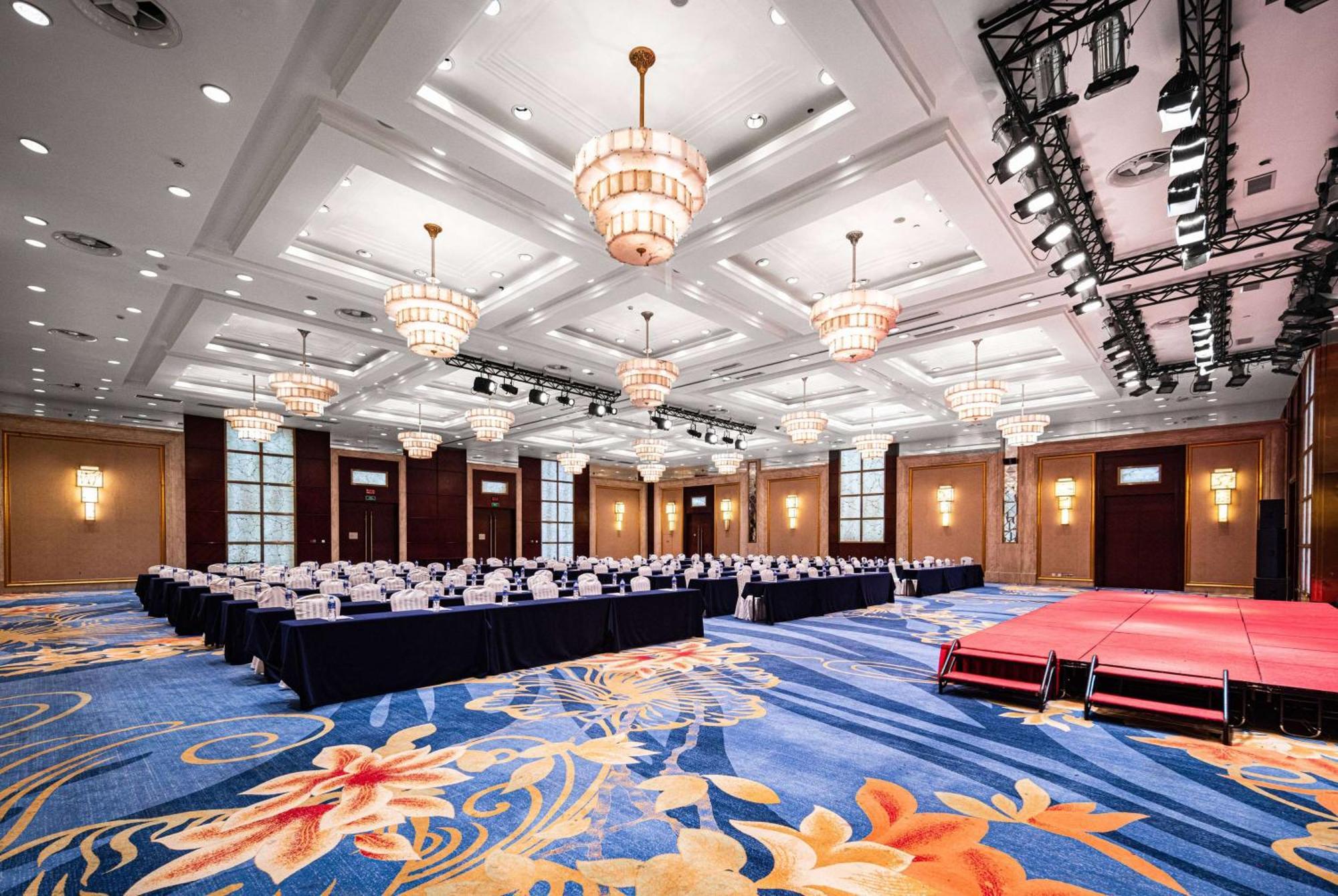 Ramada Plaza Optics Valley Hotel Wuhan Exteriör bild
