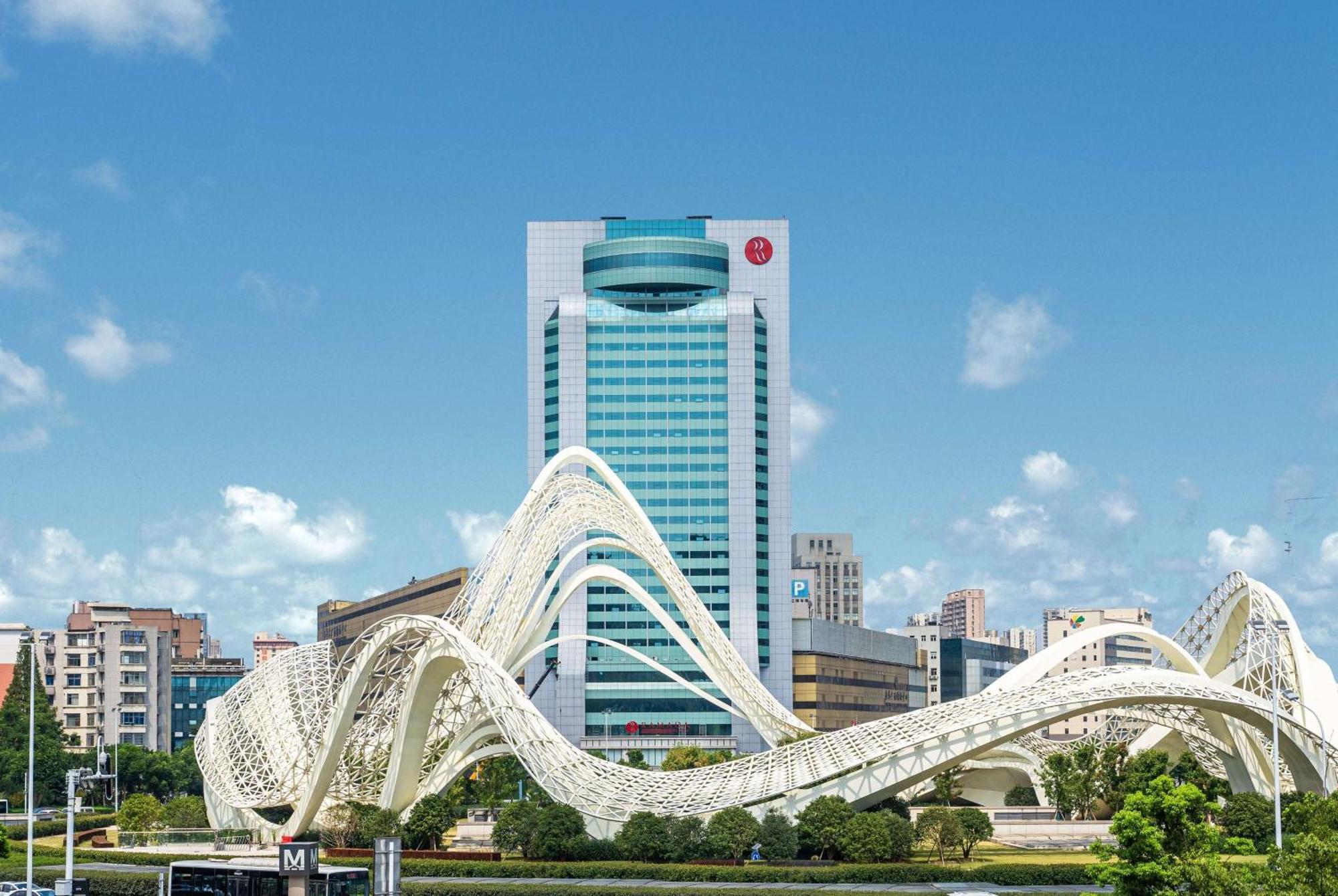 Ramada Plaza Optics Valley Hotel Wuhan Exteriör bild