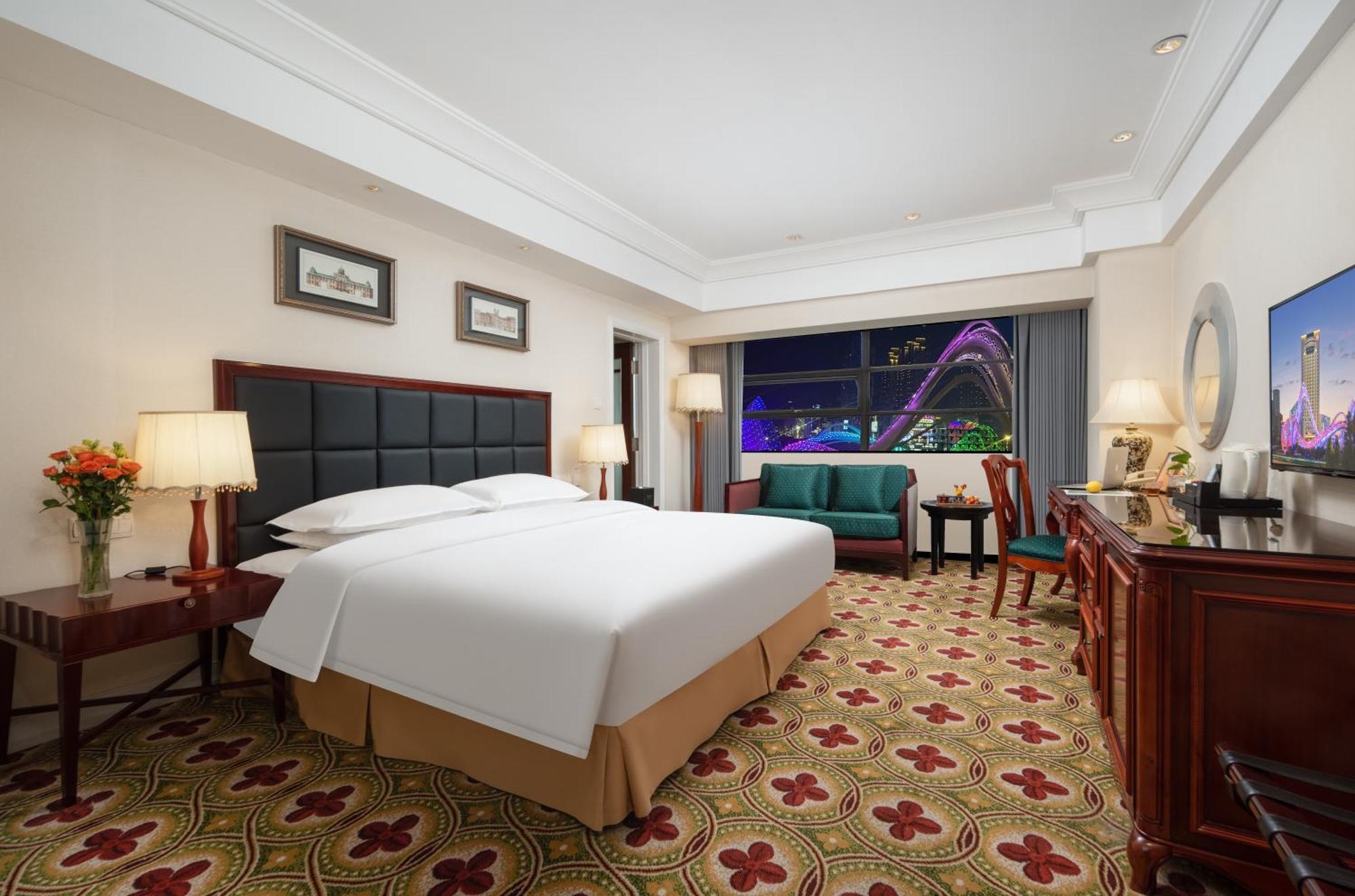 Ramada Plaza Optics Valley Hotel Wuhan Exteriör bild