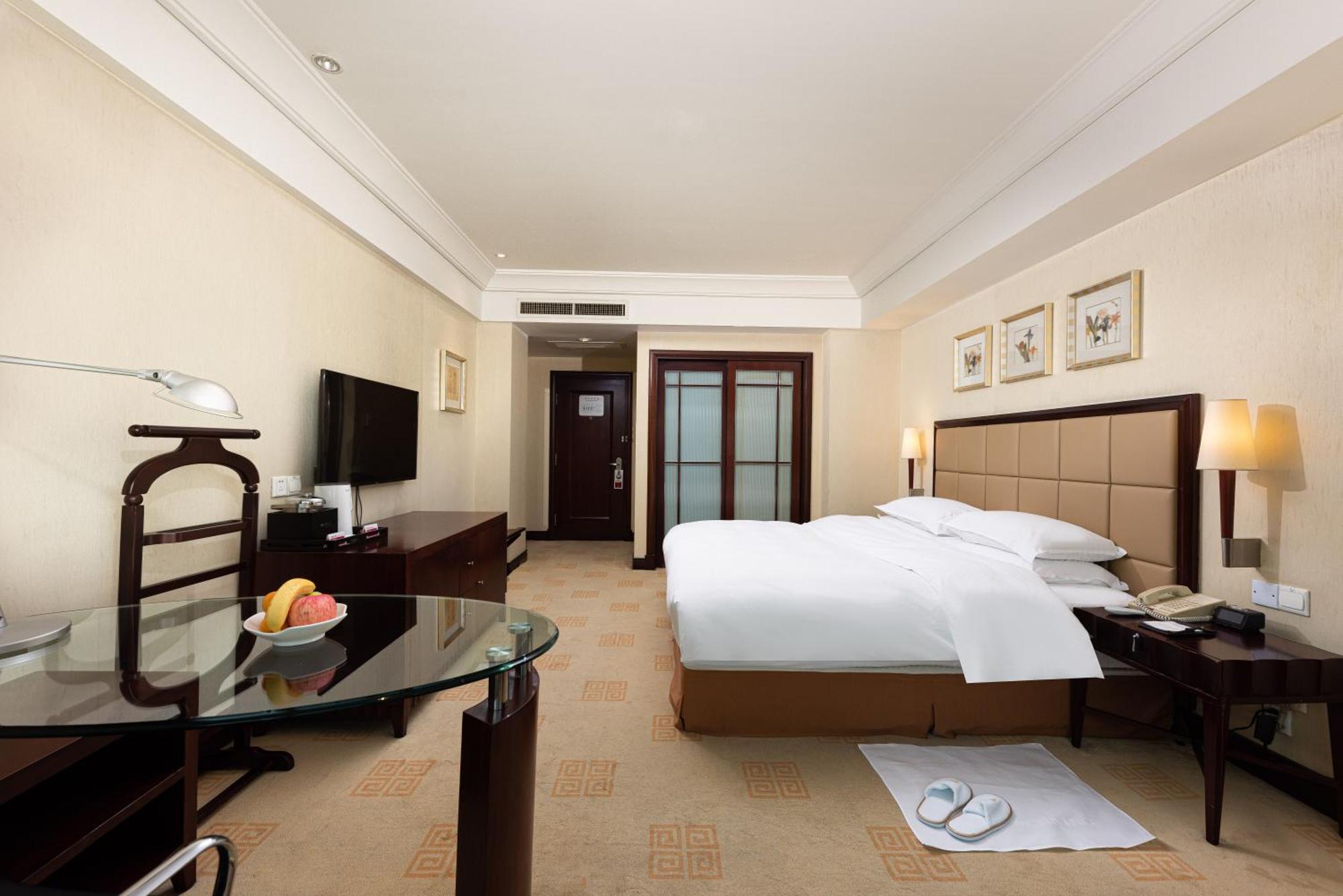 Ramada Plaza Optics Valley Hotel Wuhan Exteriör bild