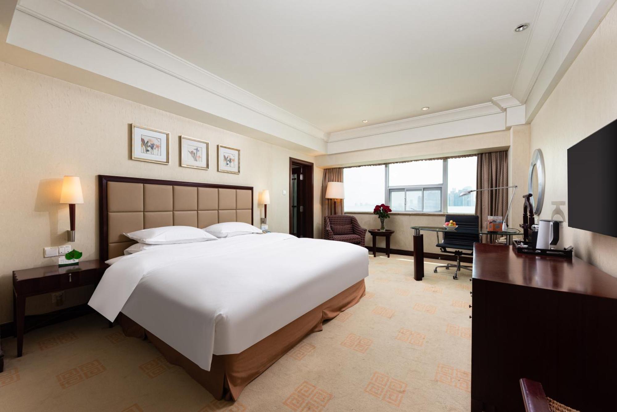 Ramada Plaza Optics Valley Hotel Wuhan Exteriör bild