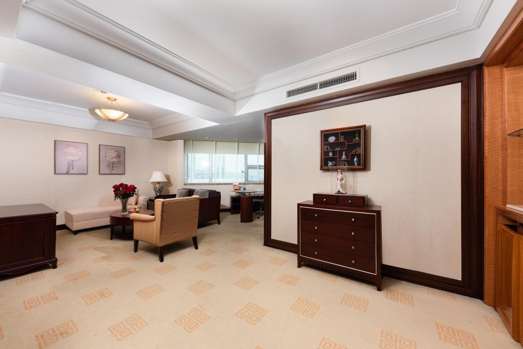 Ramada Plaza Optics Valley Hotel Wuhan Exteriör bild