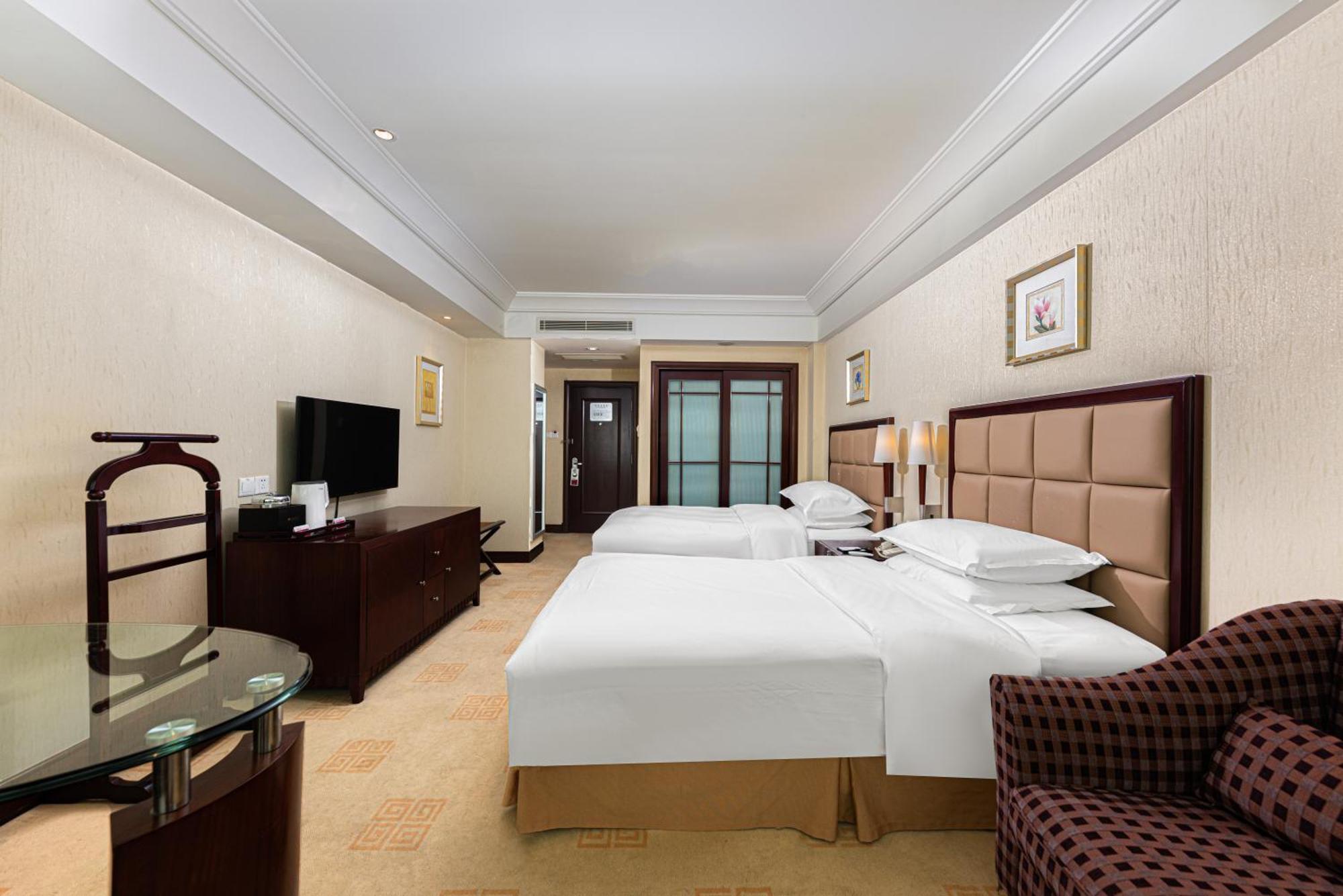 Ramada Plaza Optics Valley Hotel Wuhan Exteriör bild