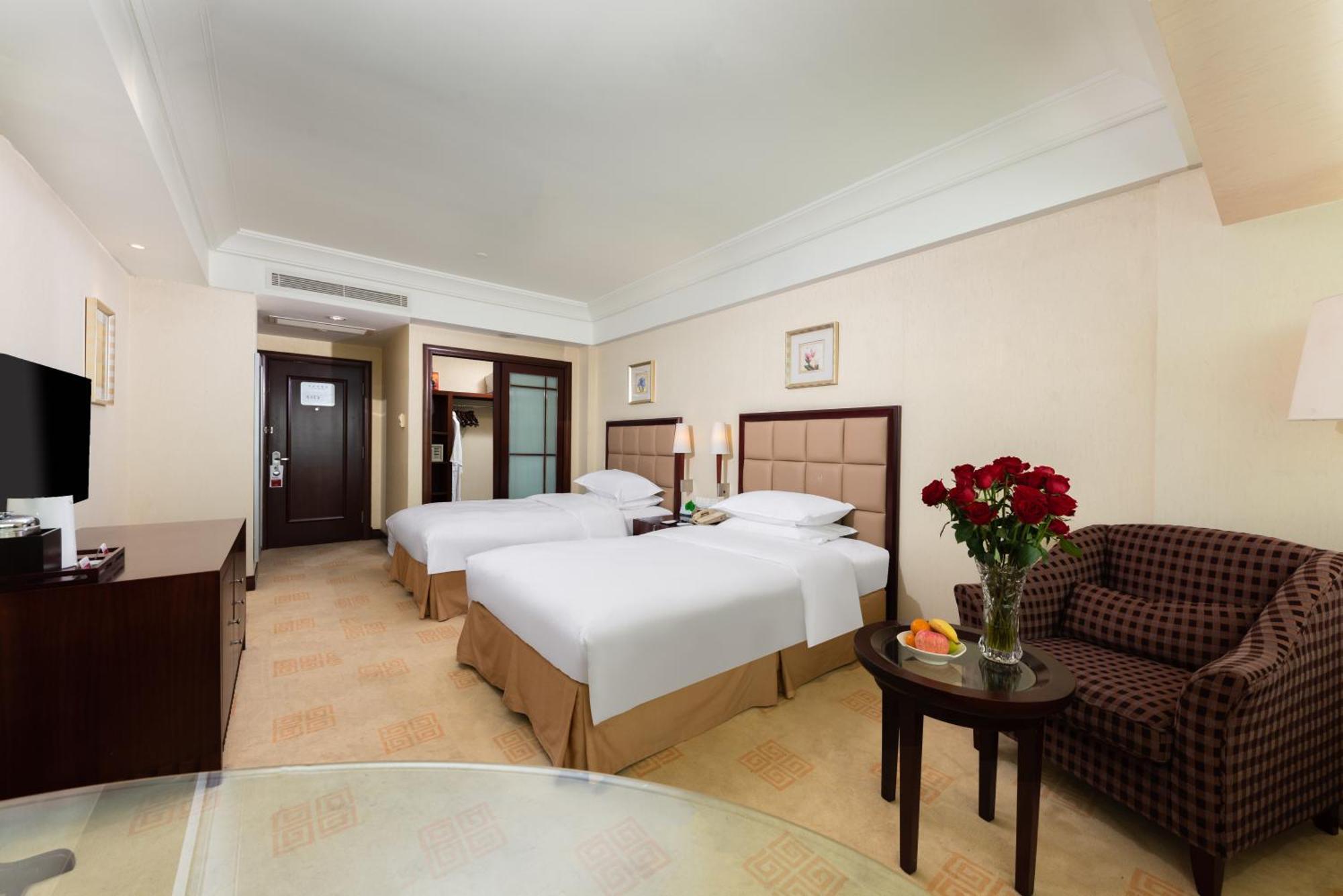 Ramada Plaza Optics Valley Hotel Wuhan Exteriör bild