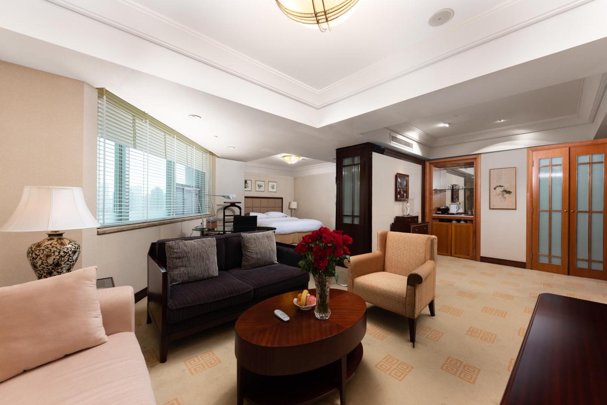 Ramada Plaza Optics Valley Hotel Wuhan Exteriör bild