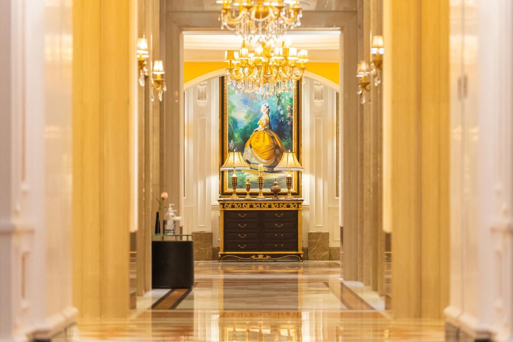 Ramada Plaza Optics Valley Hotel Wuhan Exteriör bild