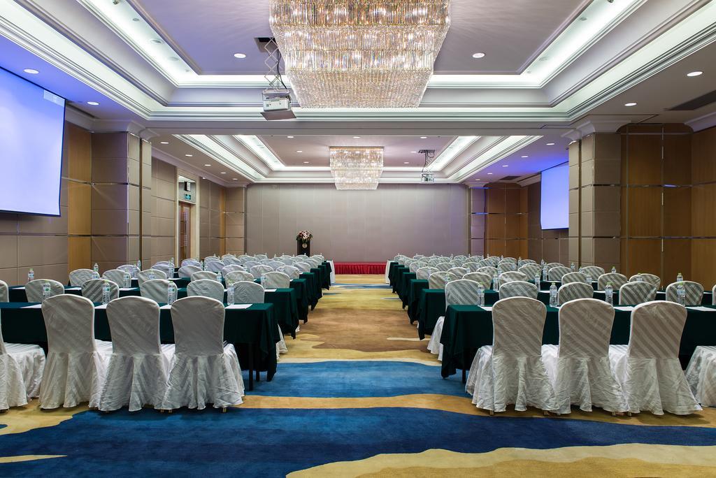 Ramada Plaza Optics Valley Hotel Wuhan Exteriör bild