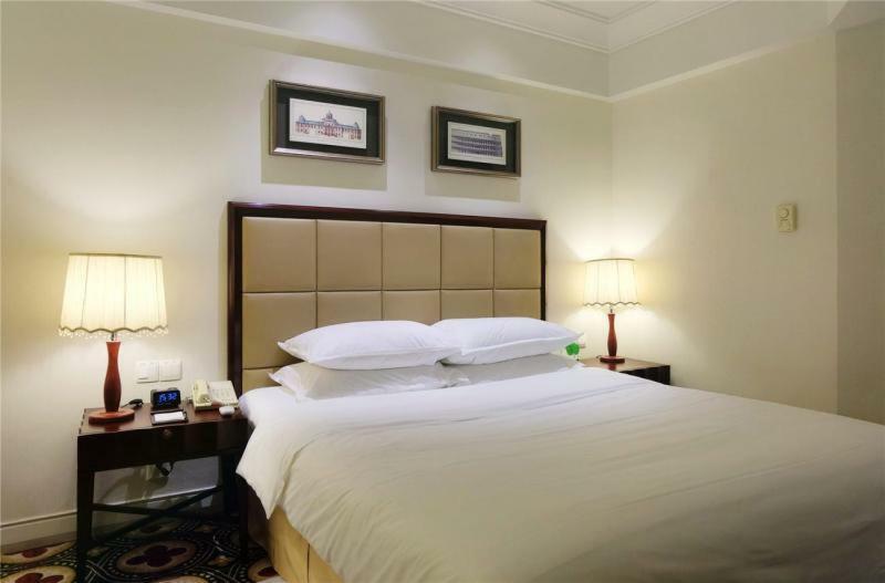Ramada Plaza Optics Valley Hotel Wuhan Exteriör bild