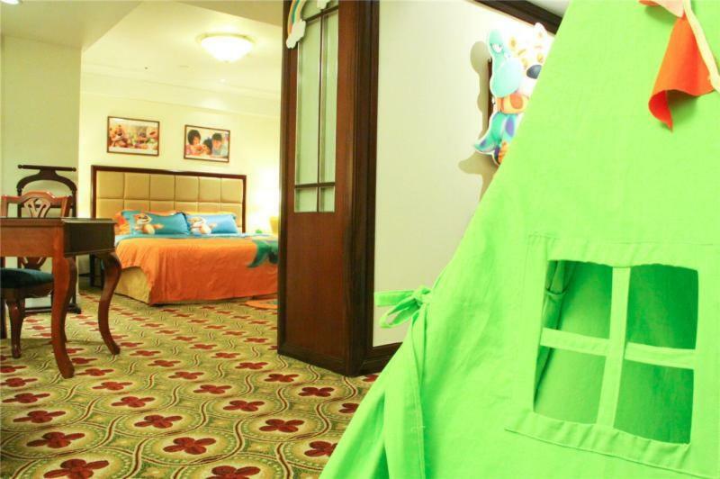 Ramada Plaza Optics Valley Hotel Wuhan Exteriör bild
