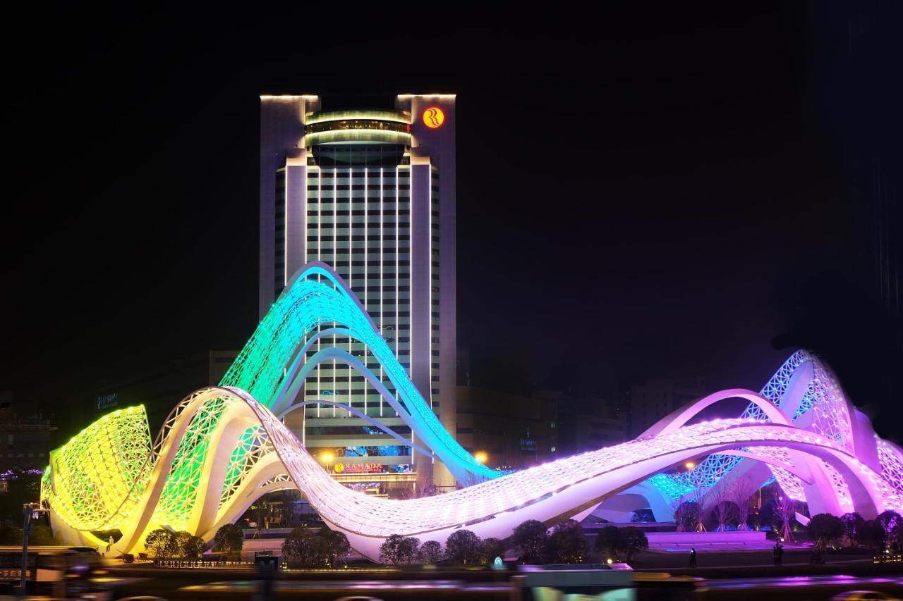 Ramada Plaza Optics Valley Hotel Wuhan Exteriör bild